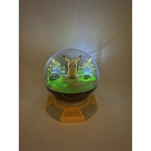 Pokemon Illuminated Terrarium Collection 2021 Pikachu Night Light Game Freak‎